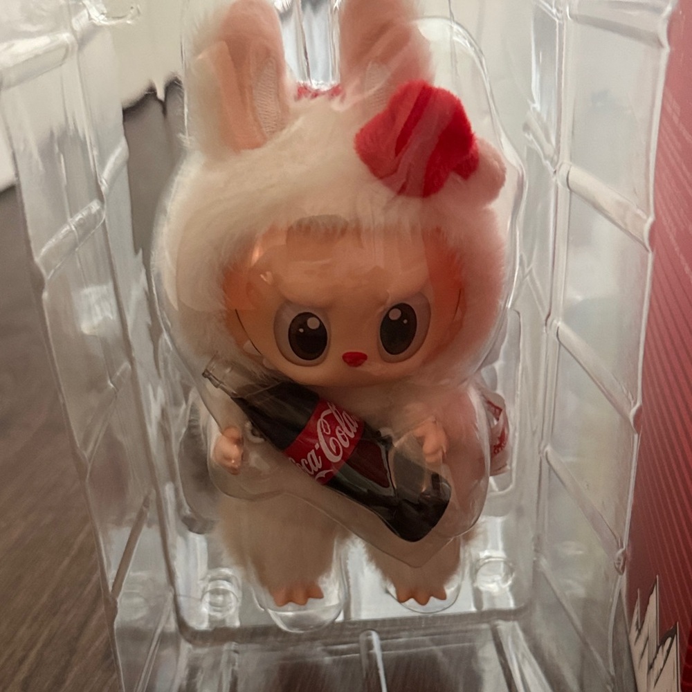 Authentic Coca-Cola The Monsters Vinyl Figure - Picture 2 of 7